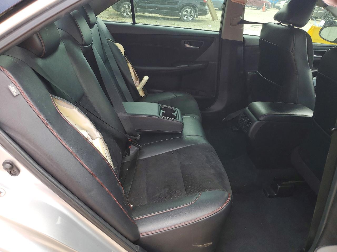 2015 TOYOTA CAMRY XSE photo 28