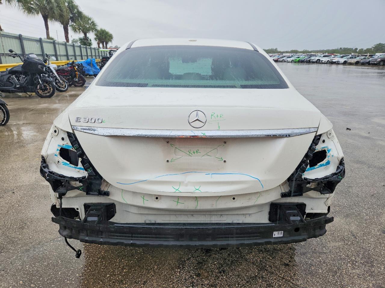 2017 MERCEDES-BENZ E 300 photo 11