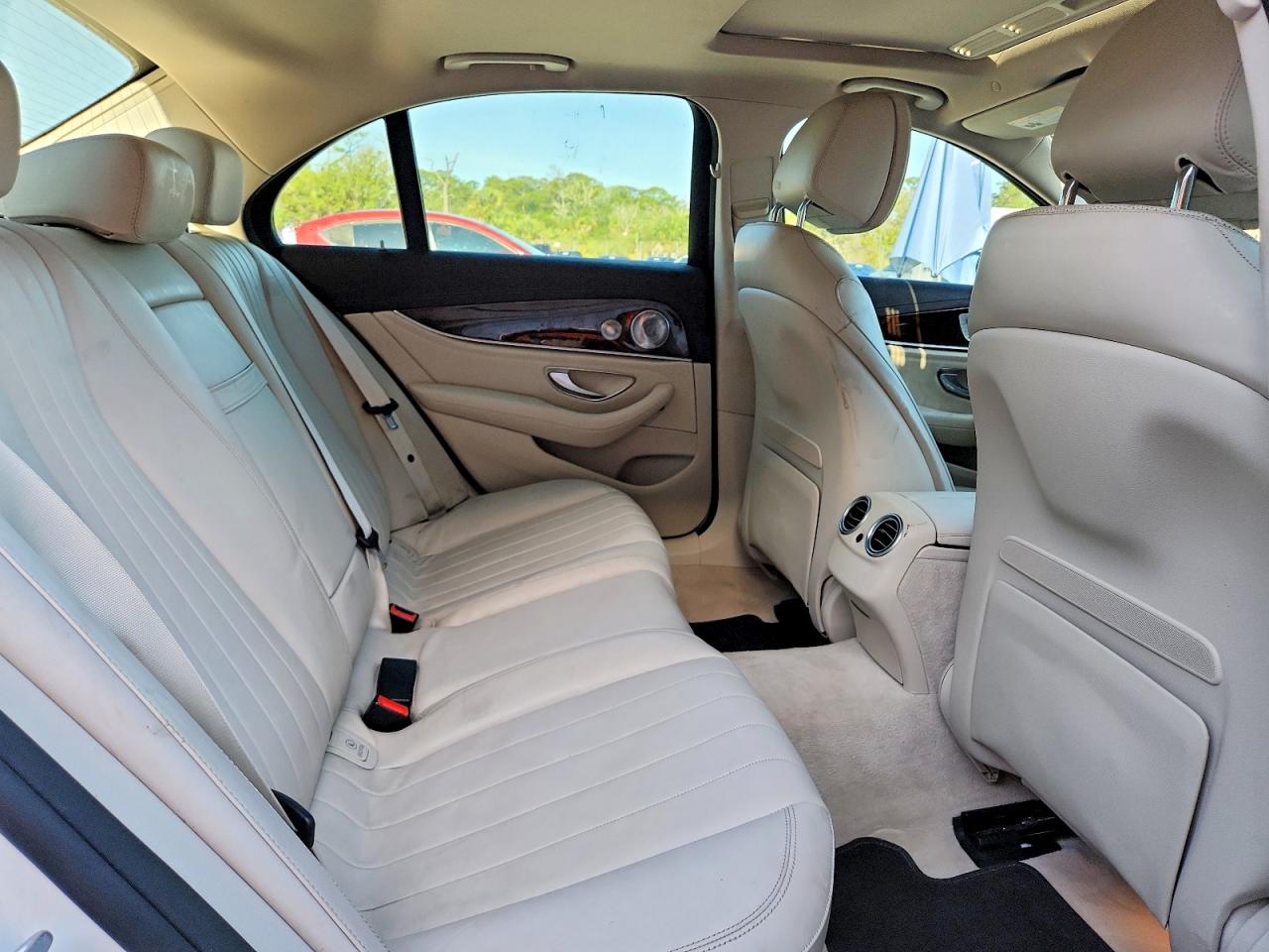2017 MERCEDES-BENZ E 300 photo 19