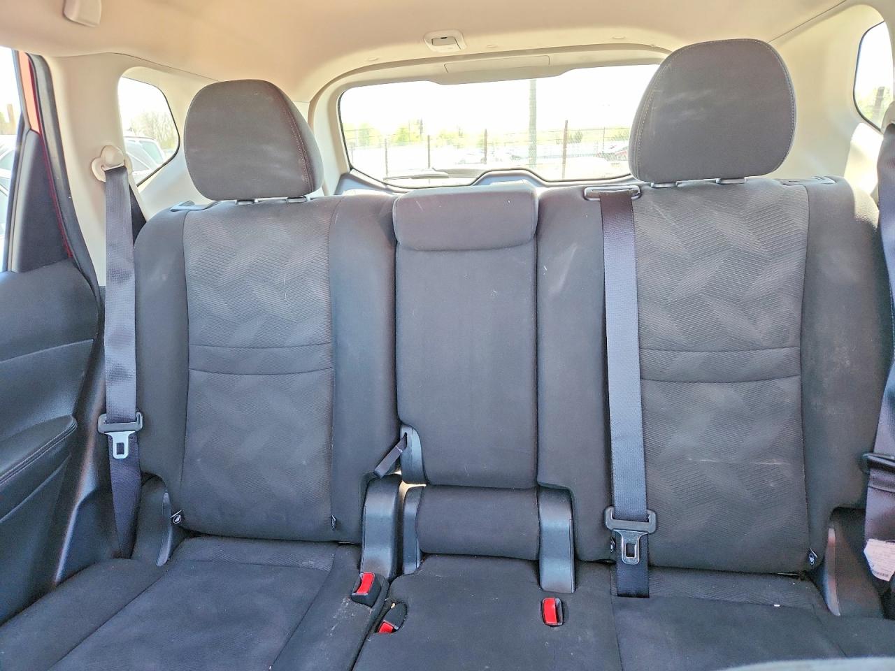 2016 NISSAN ROGUE SV photo 19