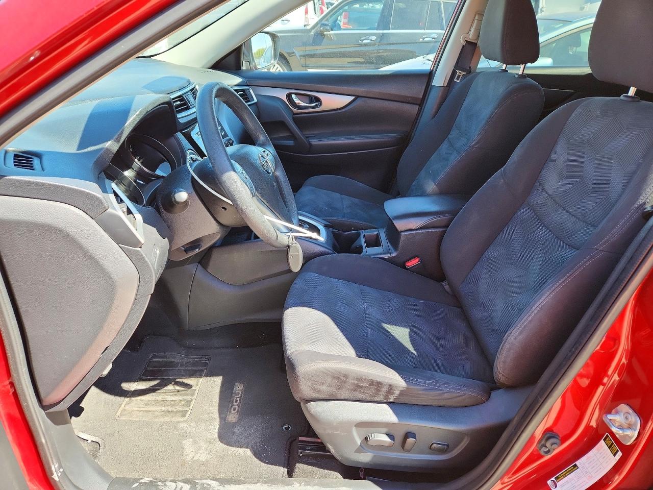 2016 NISSAN ROGUE SV photo 13