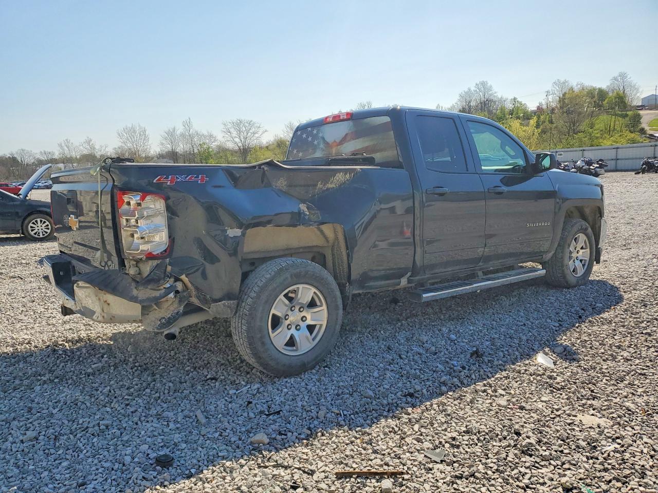 2017 CHEVROLET SILVERADO K1500 LT photo 5