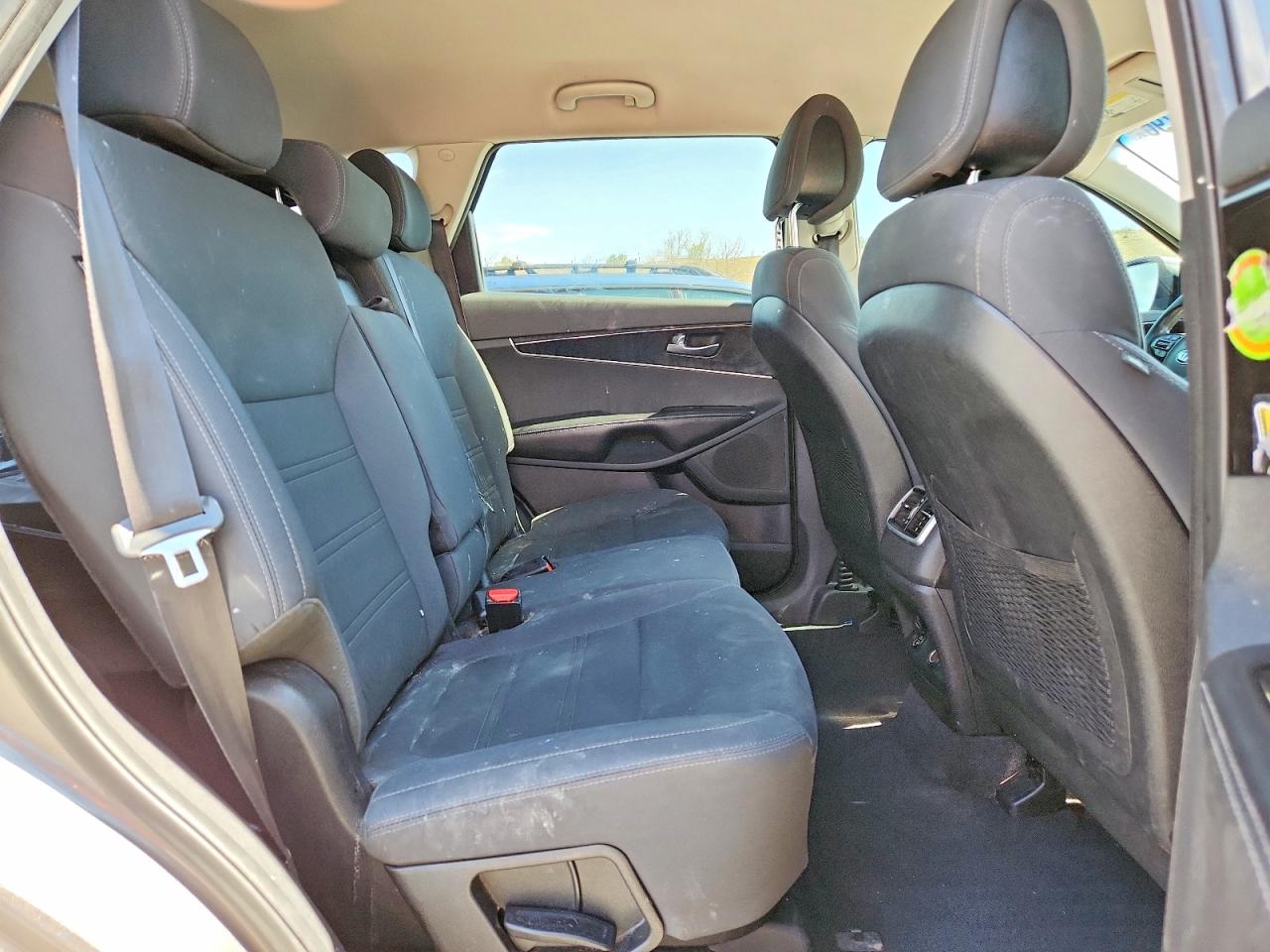 2016 KIA SORENTO LX photo 21