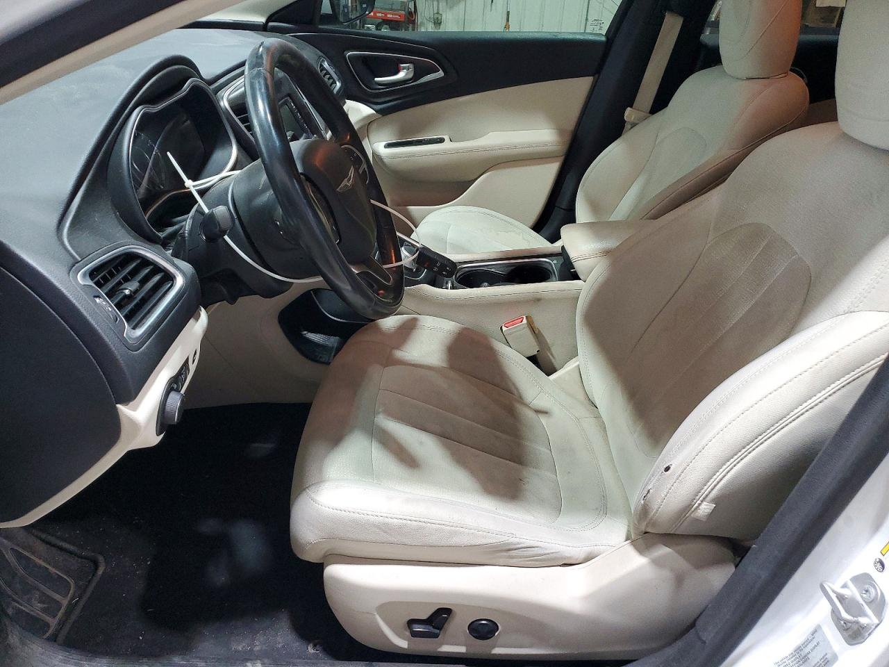 2016 CHRYSLER 200 LIMITED photo 19