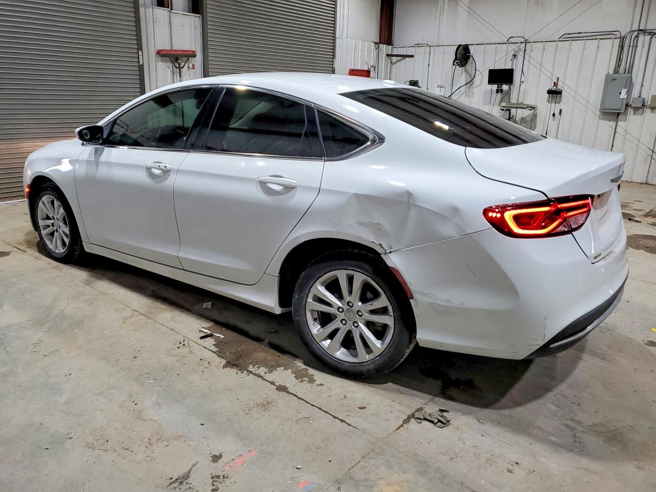 2016 CHRYSLER 200 LIMITED photo 4