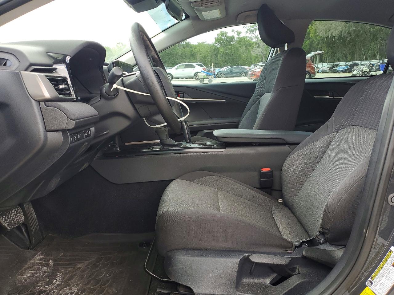 2025 TOYOTA CAMRY LE photo 19