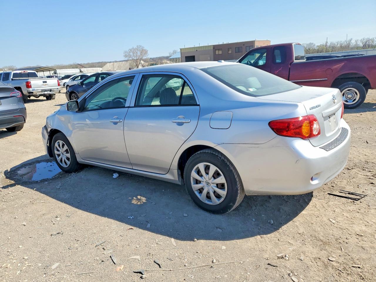 2009 TOYOTA COROLLA LE photo 2