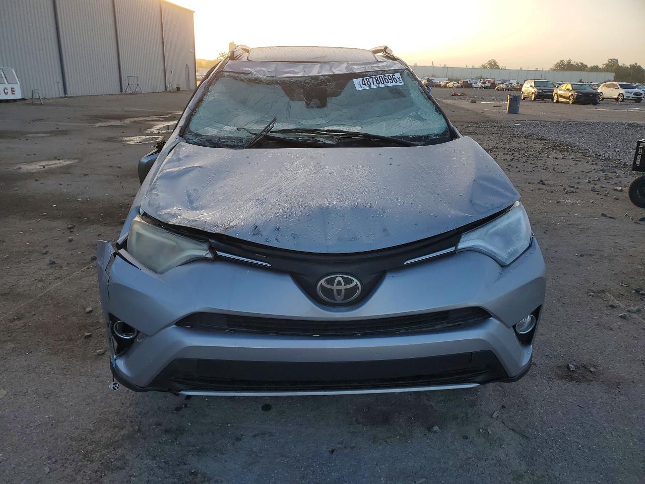 2018 TOYOTA RAV4 XLE photo 9