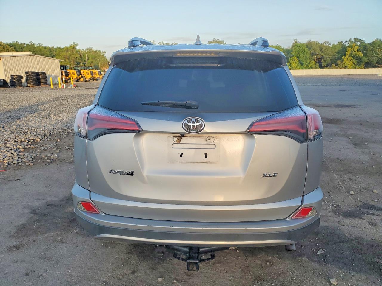 2018 TOYOTA RAV4 XLE photo 11