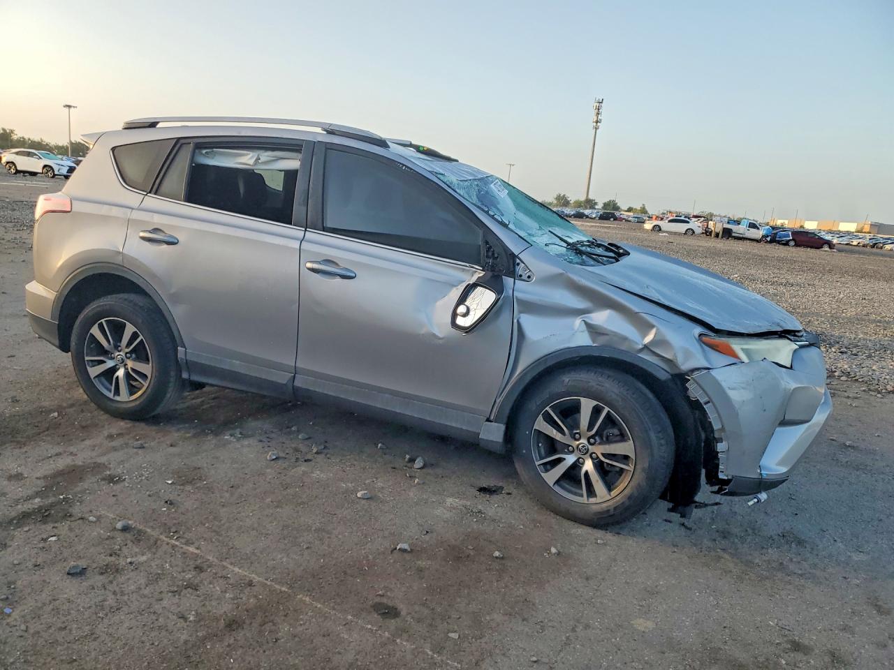 2018 TOYOTA RAV4 XLE photo 7