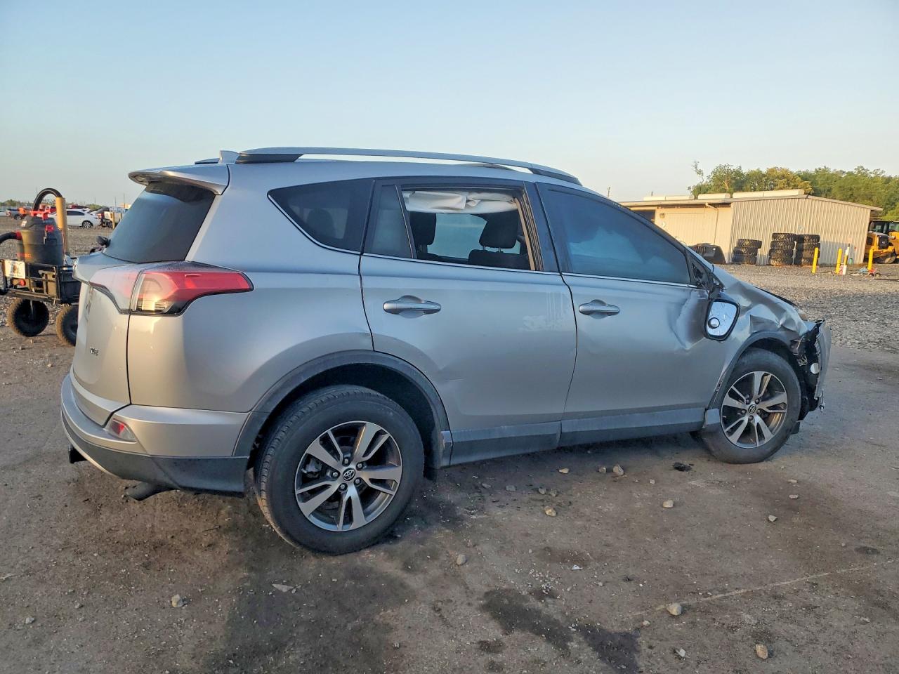2018 TOYOTA RAV4 XLE photo 5