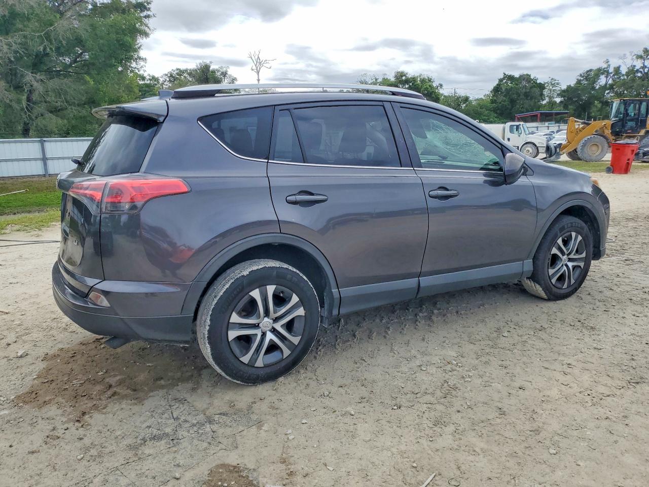 2018 TOYOTA RAV4 LE photo 3