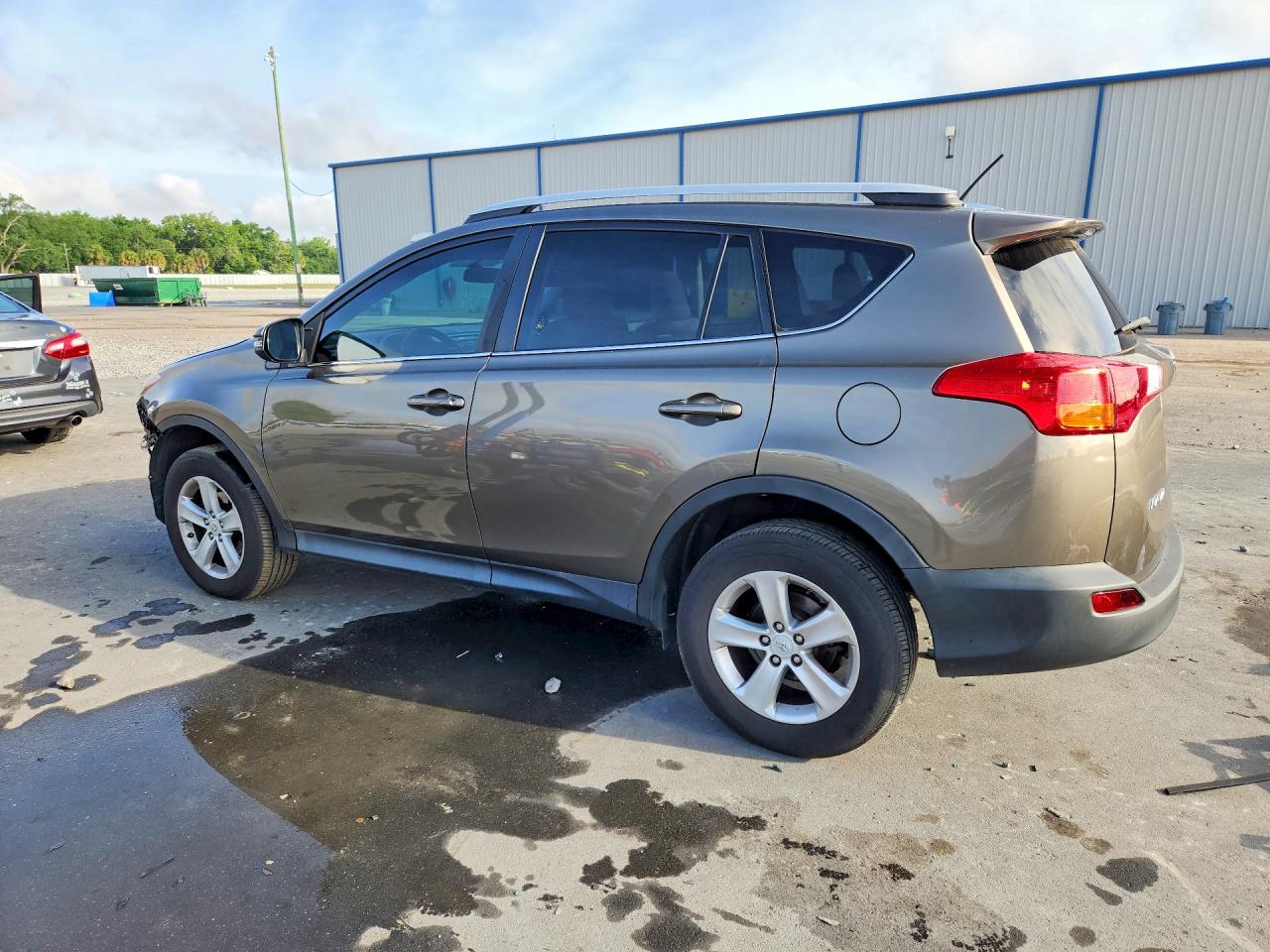 2014 TOYOTA RAV4 XLE photo 2