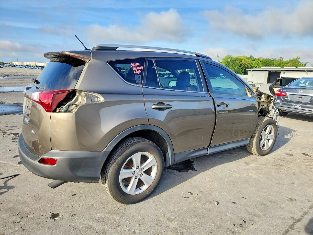 2014 TOYOTA RAV4 XLE photo 3