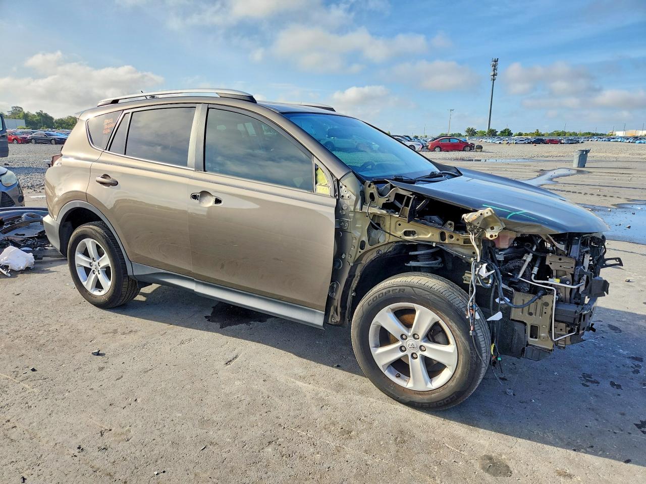 2014 TOYOTA RAV4 XLE photo 4