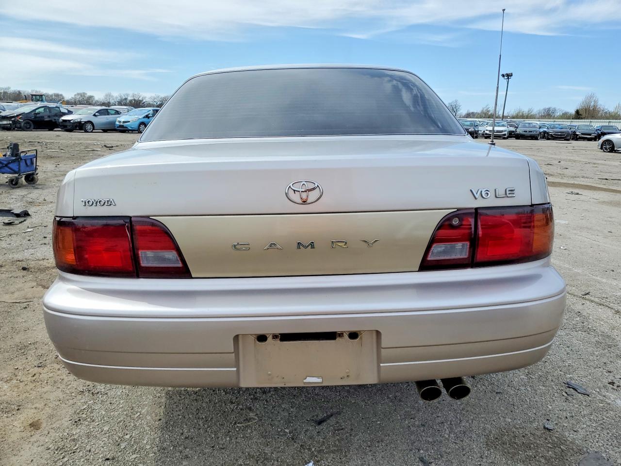 1995 TOYOTA CAMRY LE V6 photo 11
