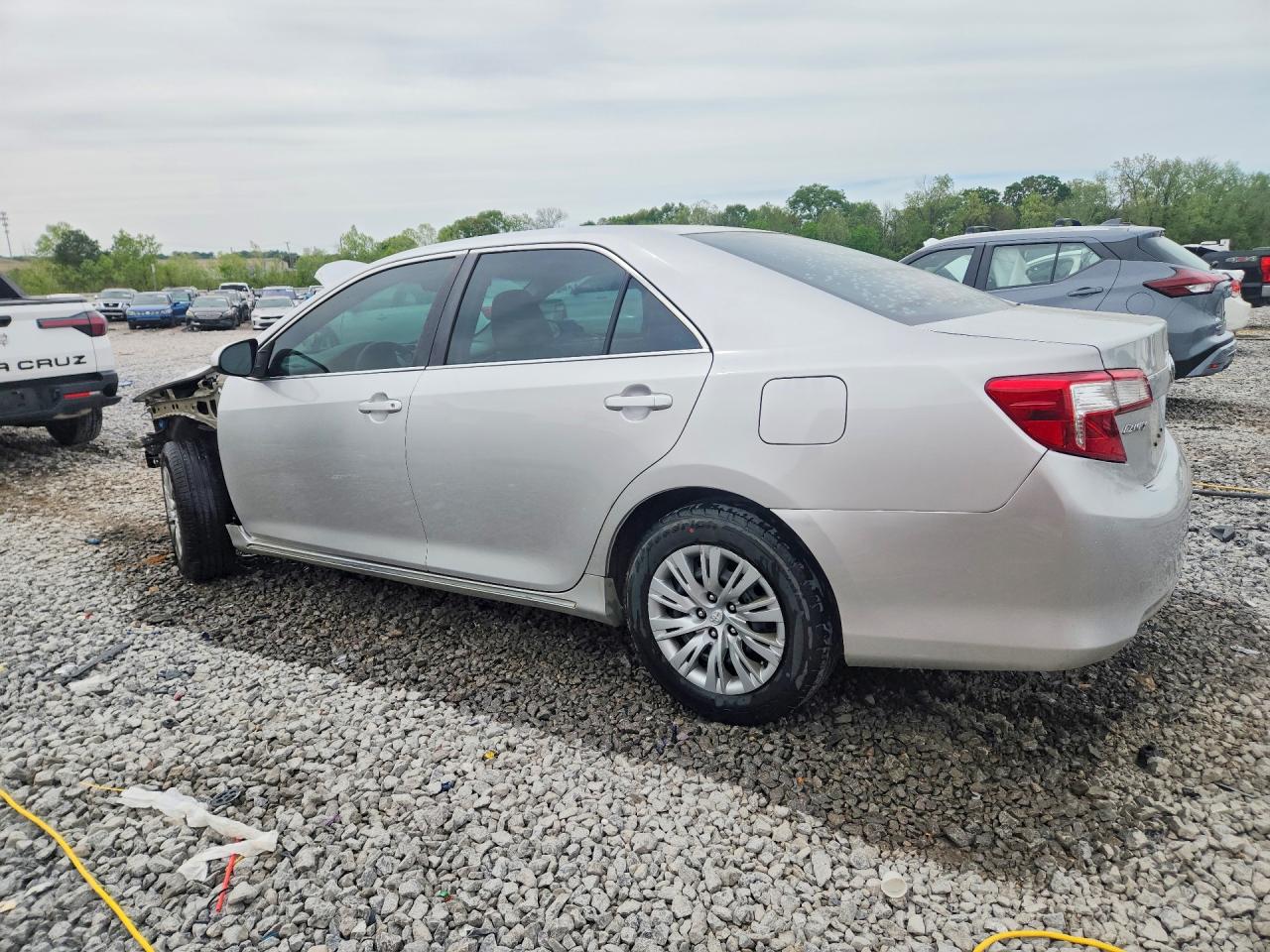 2014 TOYOTA CAMRY LE photo 3