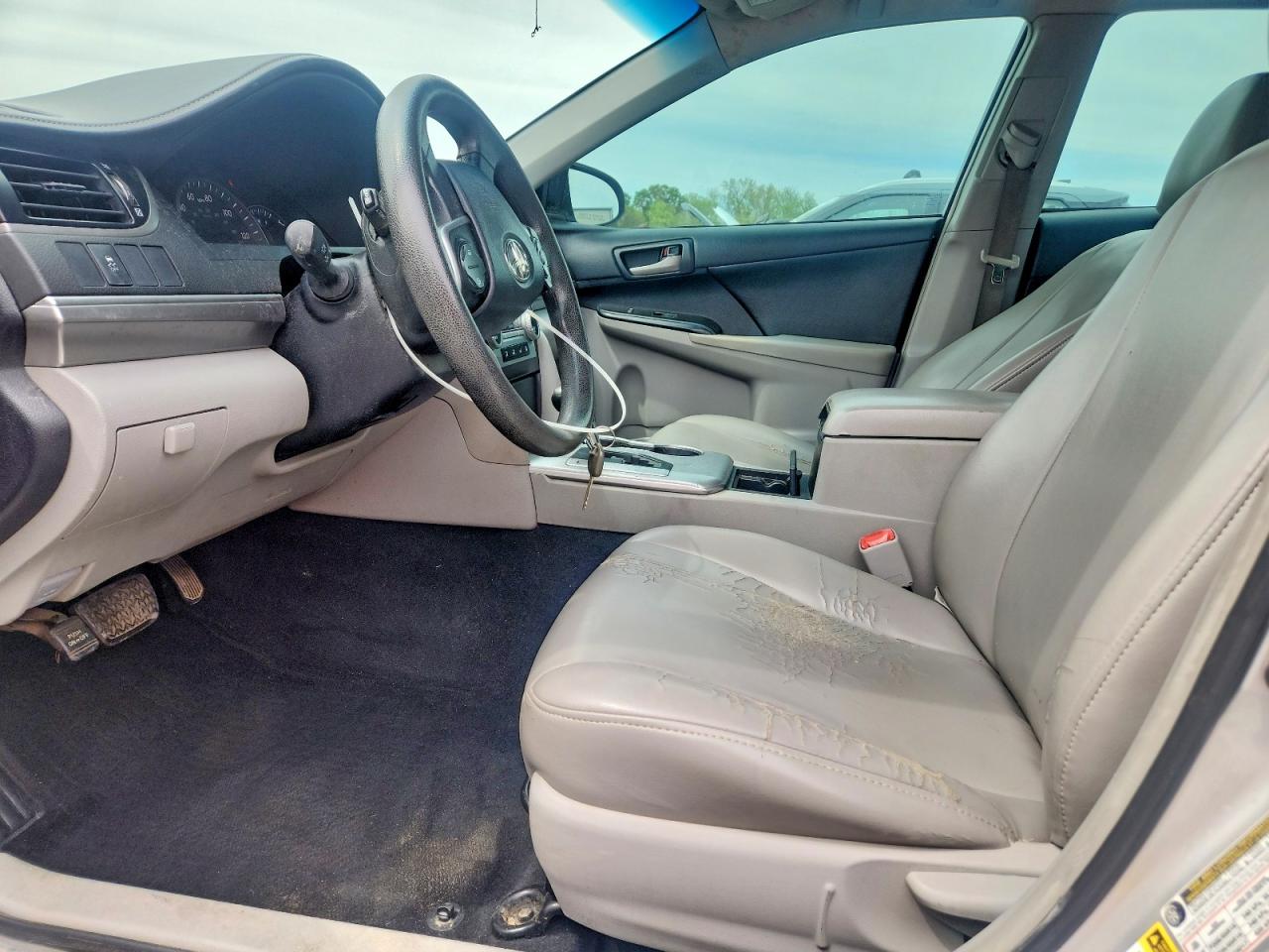 2014 TOYOTA CAMRY LE photo 13