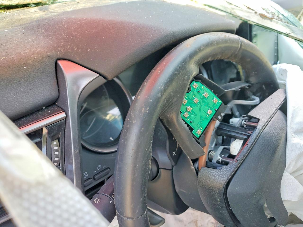 2021 TOYOTA CAMRY SE photo 17