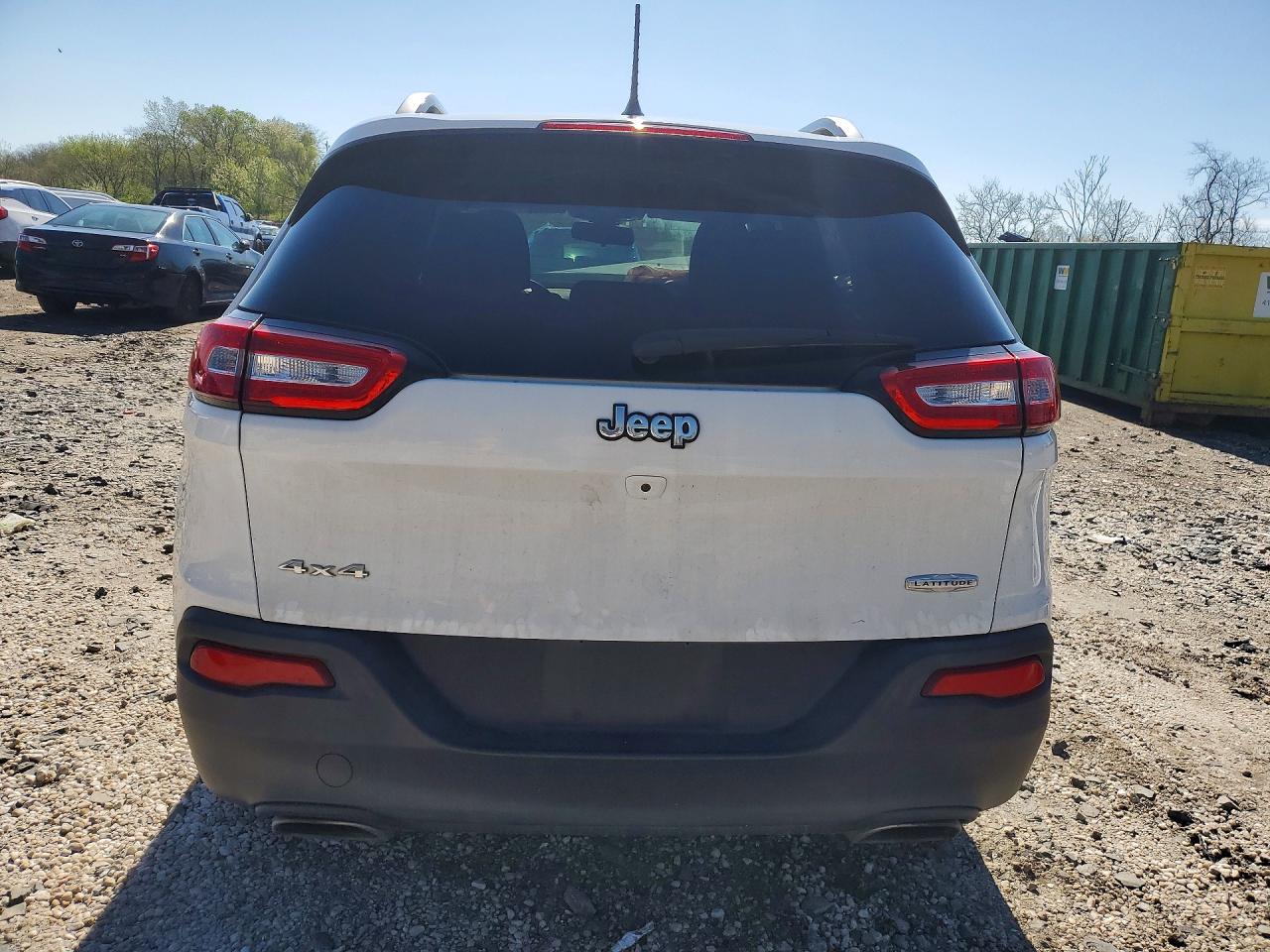 2016 JEEP CHEROKEE LATITUDE photo 11