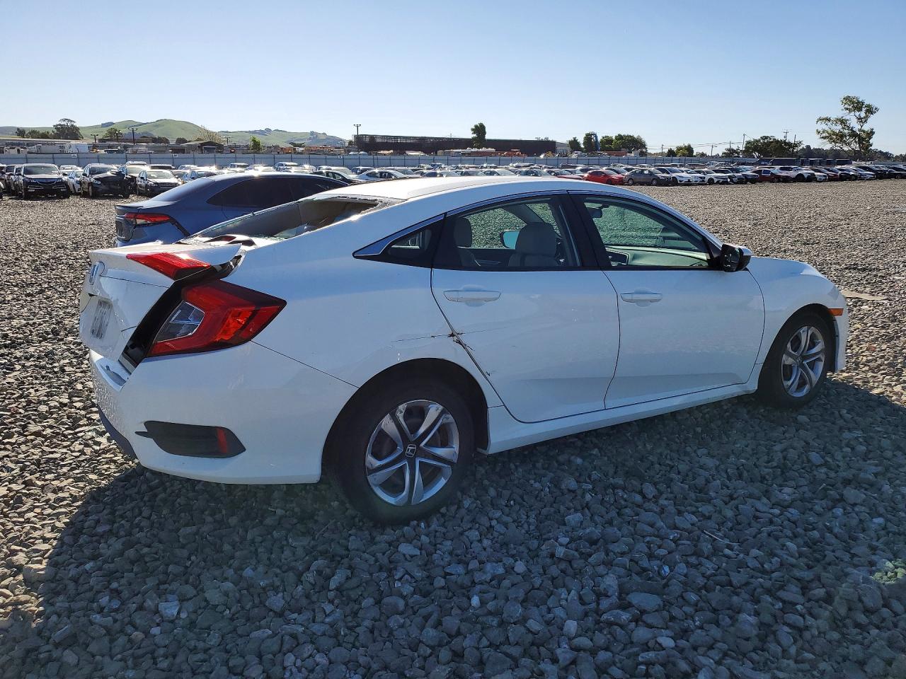 2017 HONDA CIVIC LX photo 3