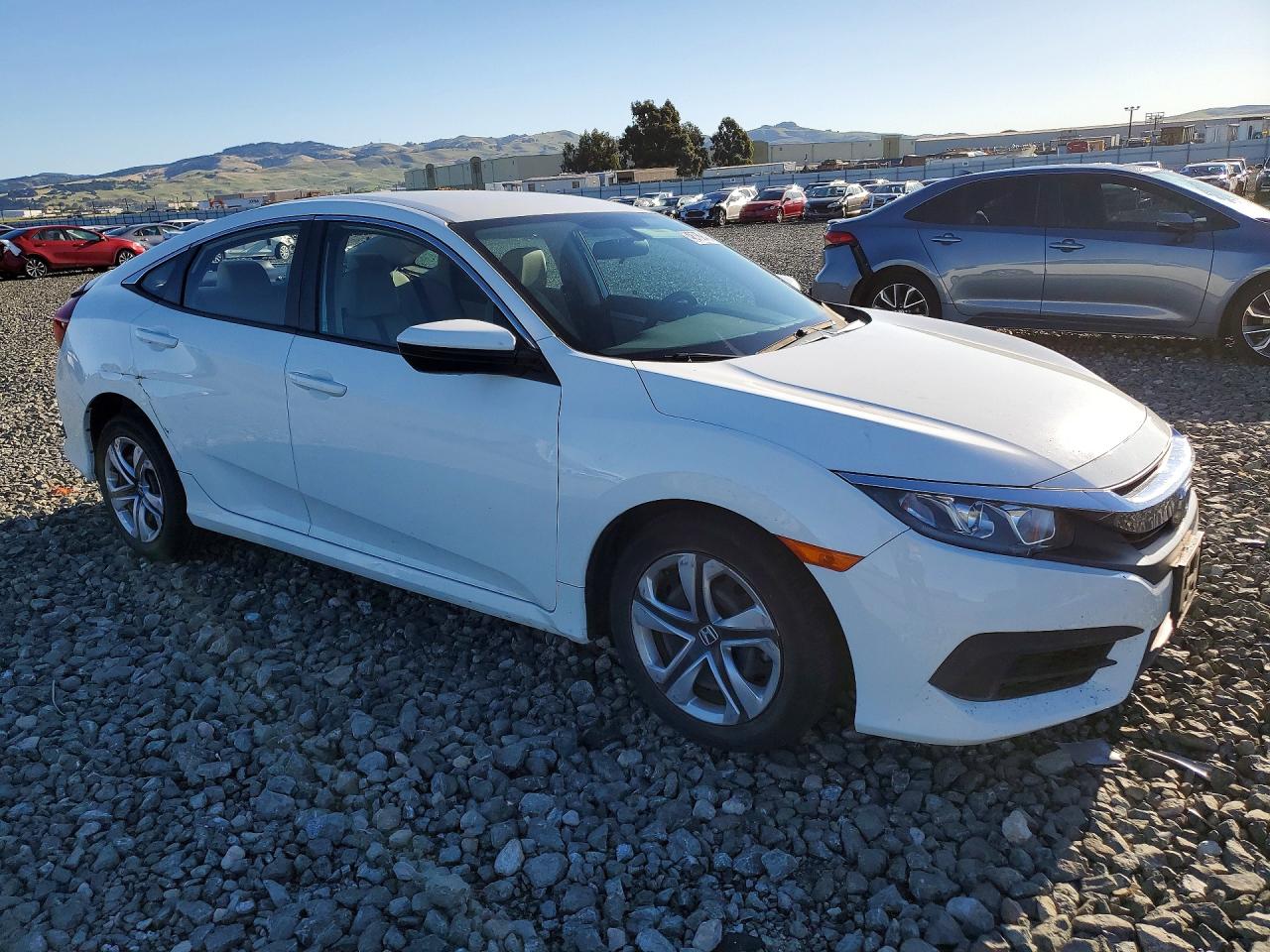 2017 HONDA CIVIC LX photo 4