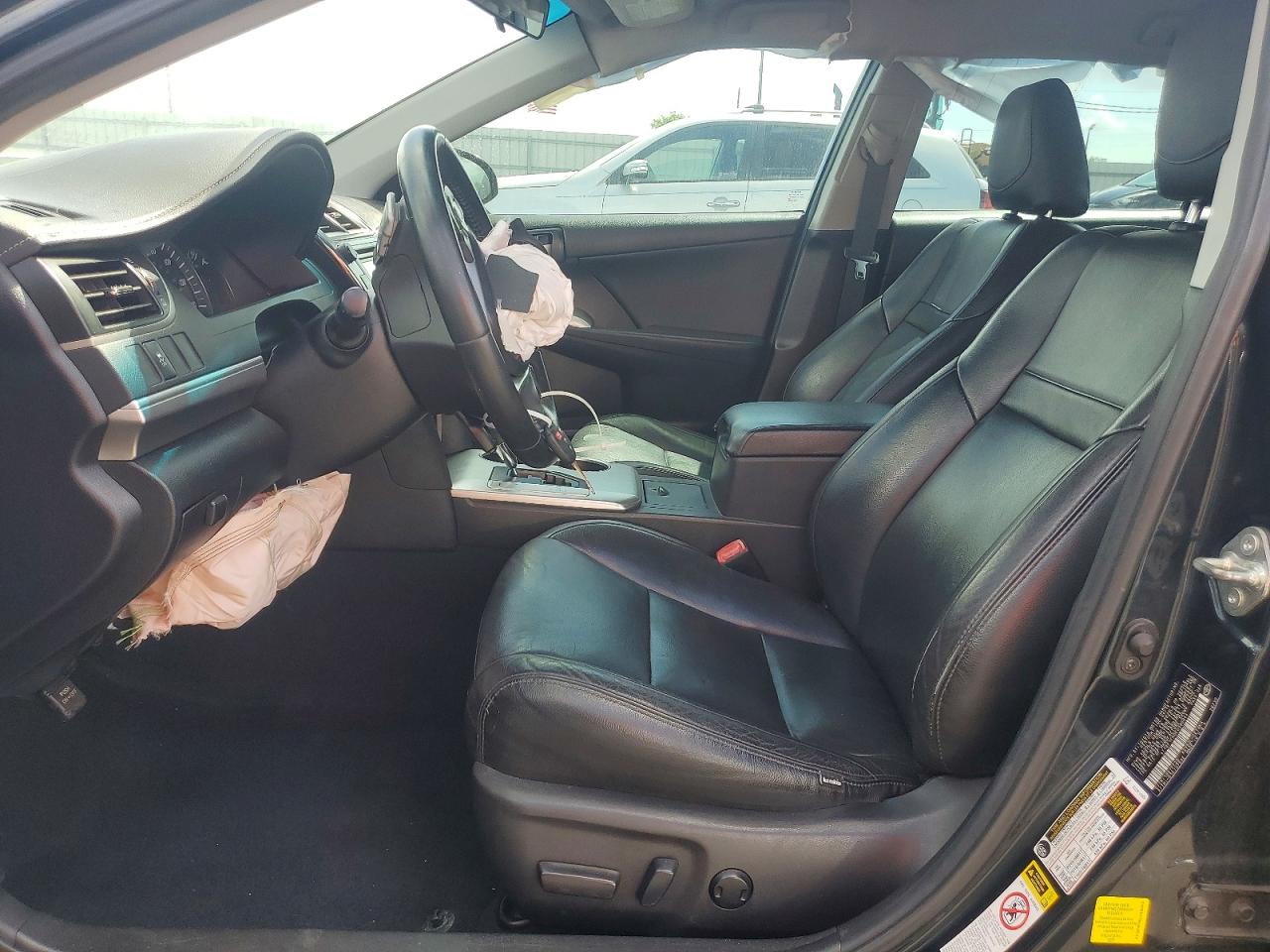 2014 TOYOTA CAMRY SE photo 13