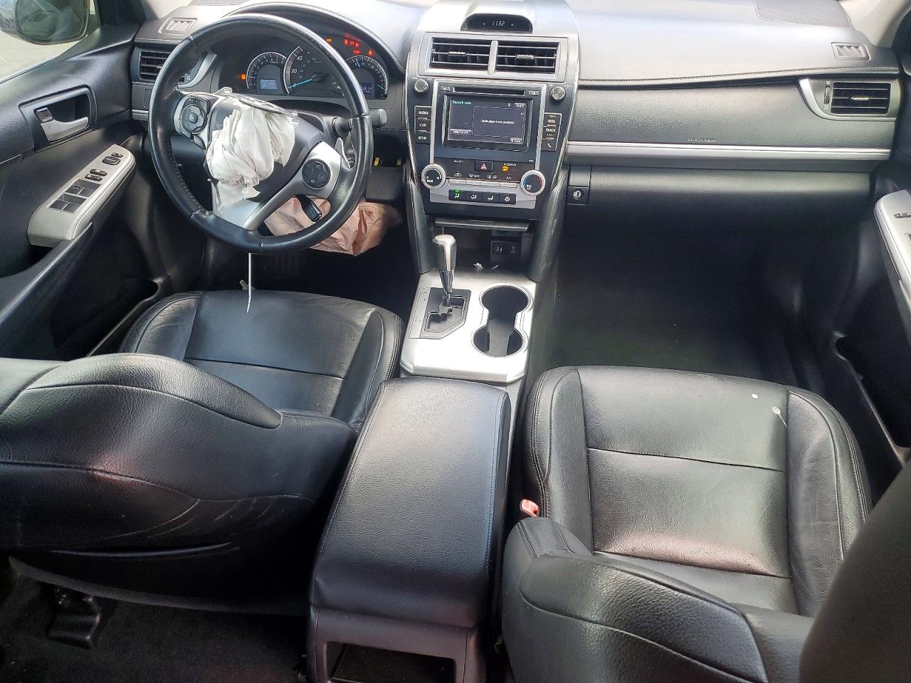 2014 TOYOTA CAMRY SE photo 15