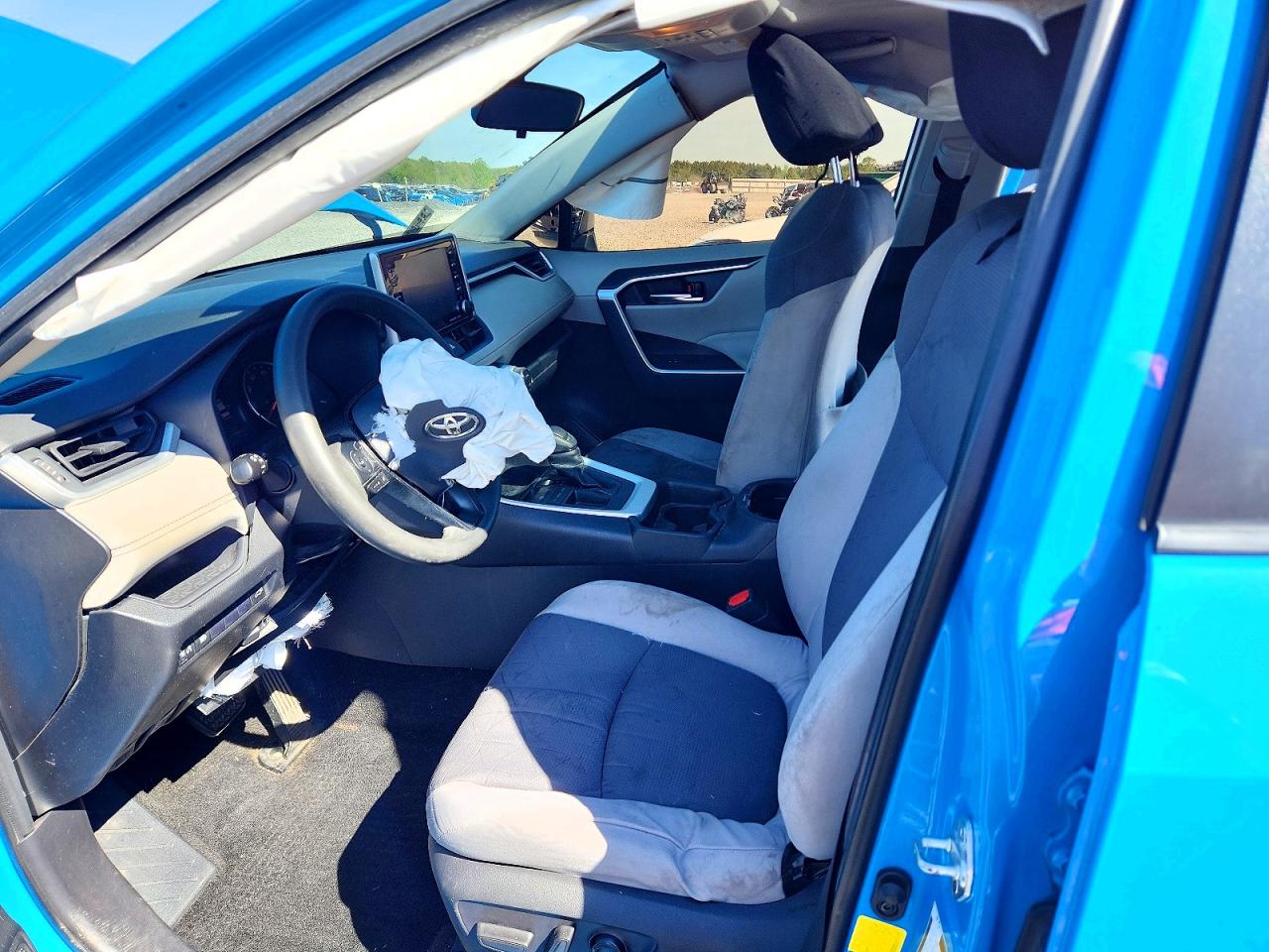 2019 TOYOTA RAV4 XLE photo 19