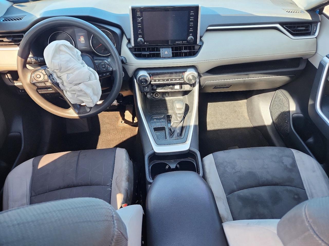 2019 TOYOTA RAV4 XLE photo 22