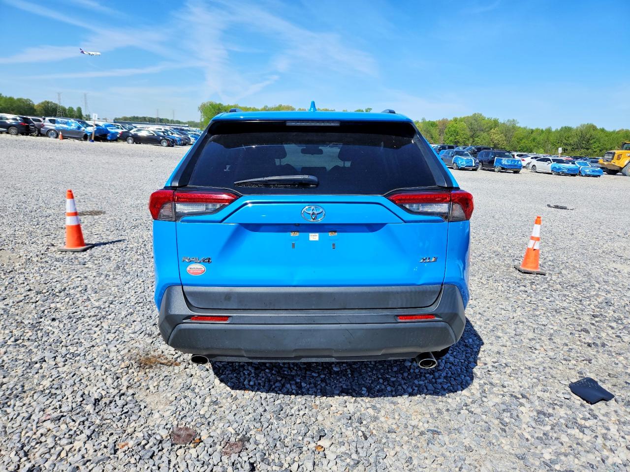 2019 TOYOTA RAV4 XLE photo 16
