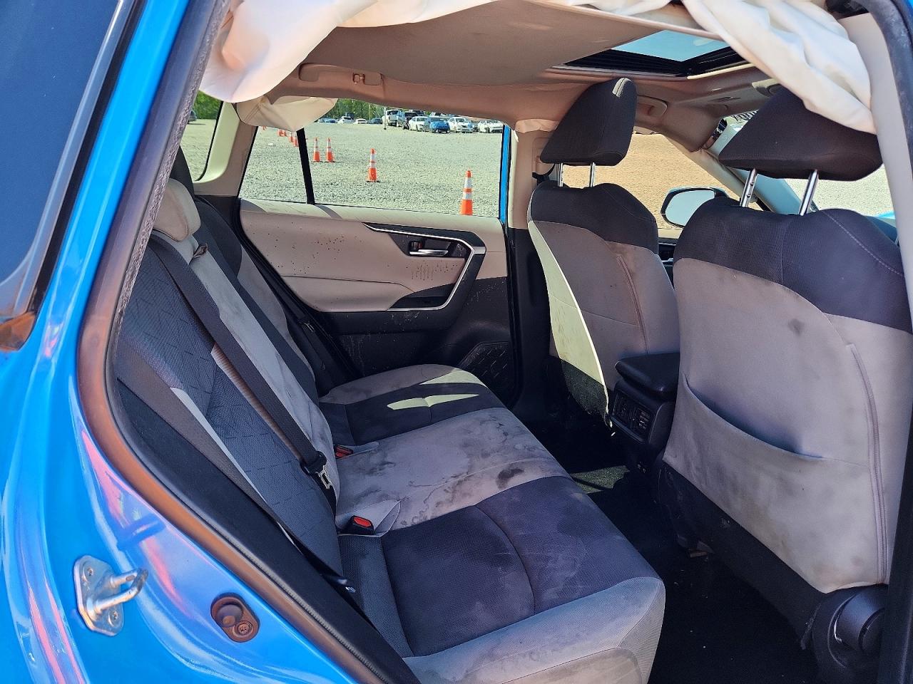2019 TOYOTA RAV4 XLE photo 31