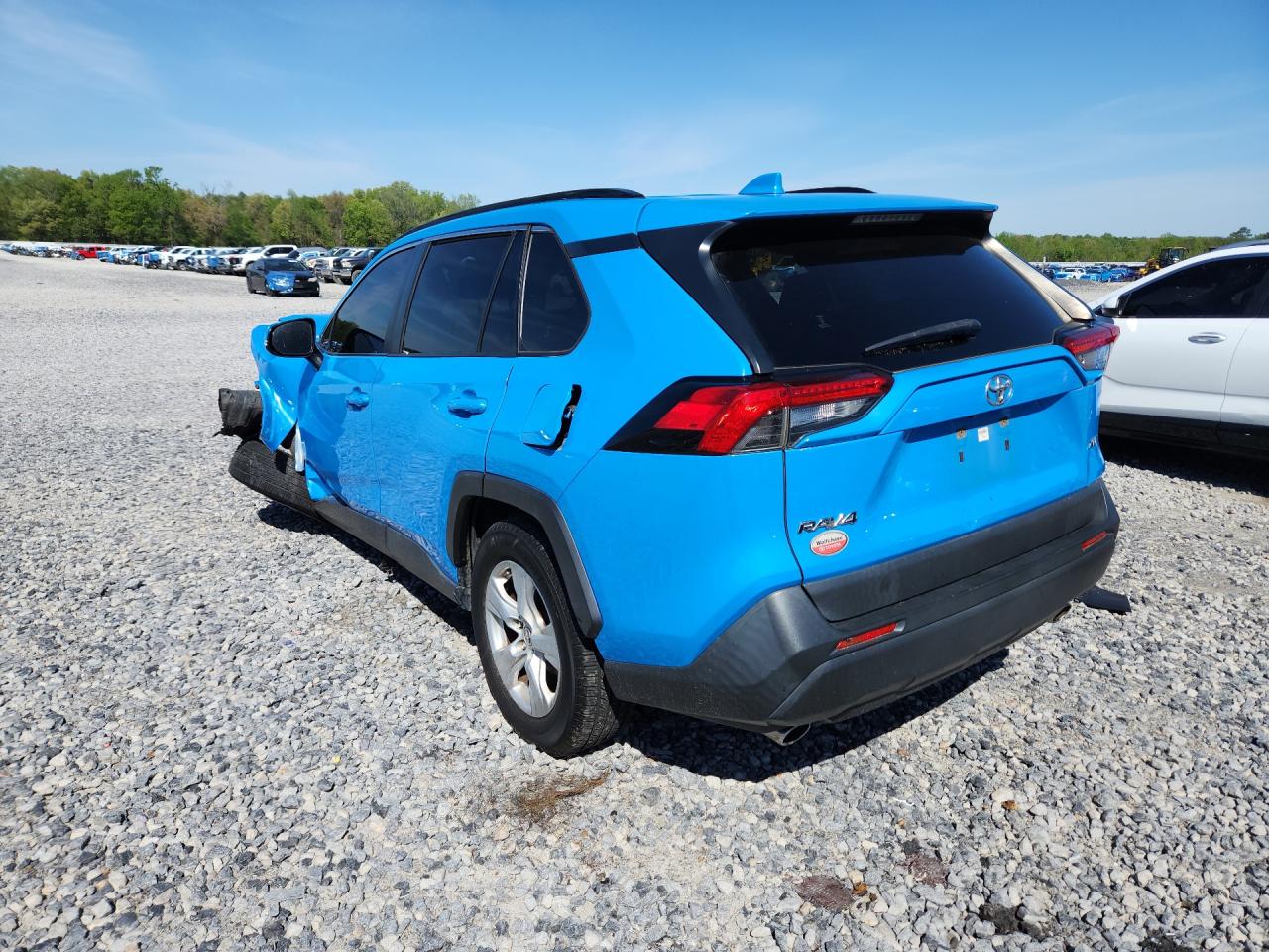 2019 TOYOTA RAV4 XLE photo 4