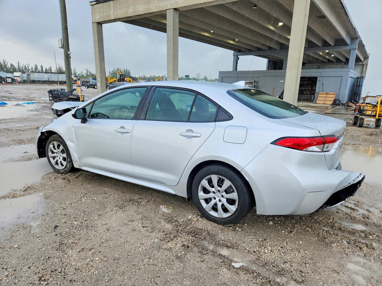 2021 TOYOTA COROLLA LE photo 3