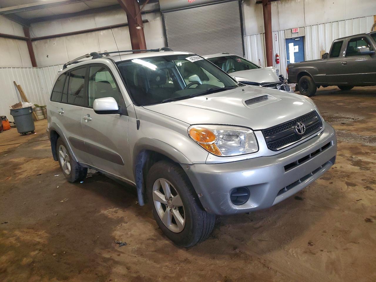 2004 TOYOTA RAV4 BASE photo 10