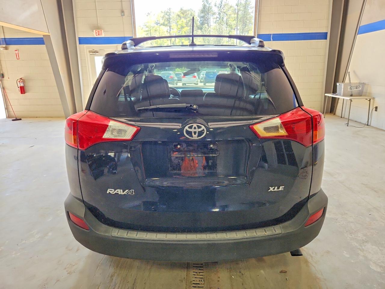 2013 TOYOTA RAV4 XLE photo 11
