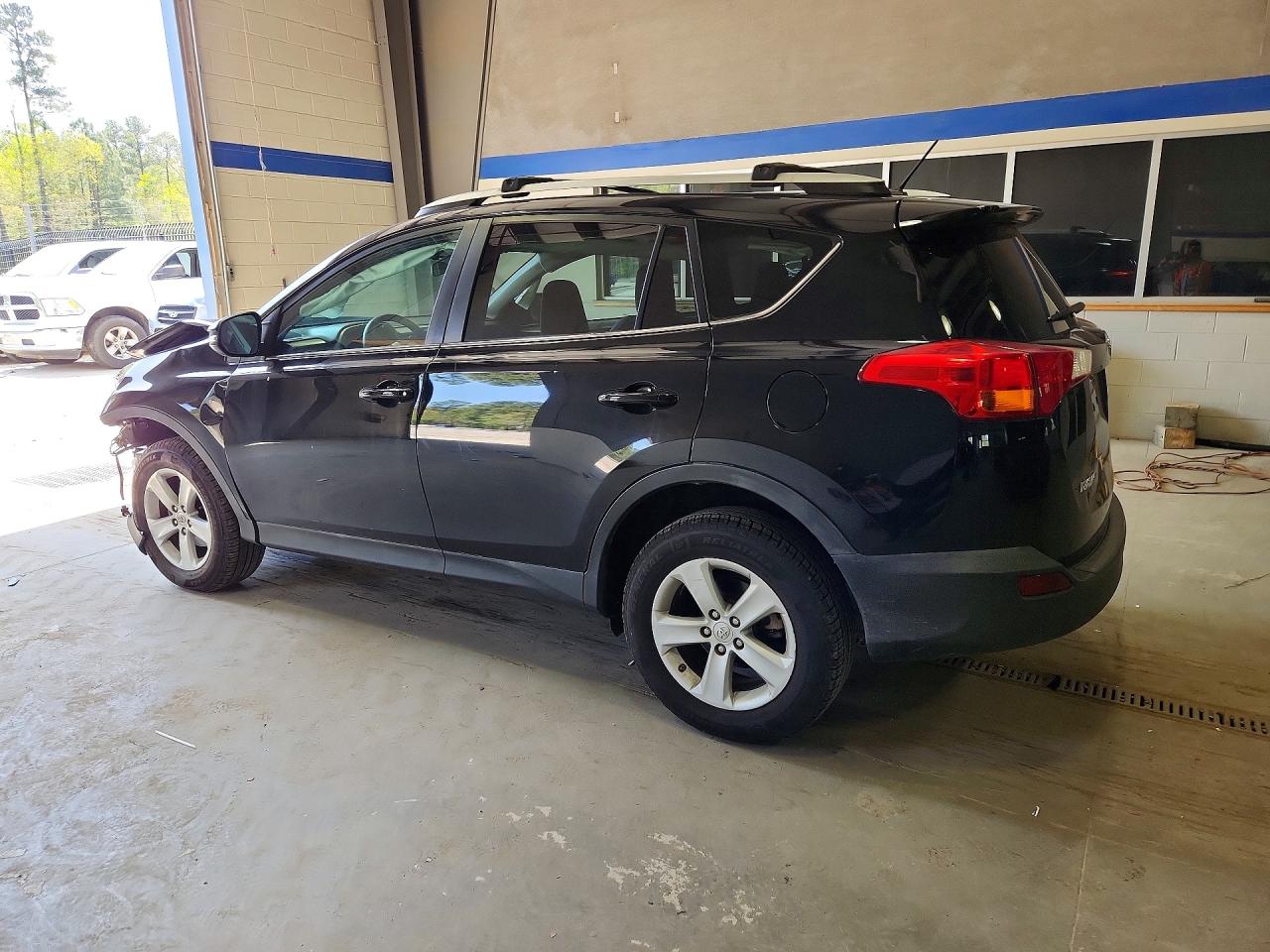 2013 TOYOTA RAV4 XLE photo 3