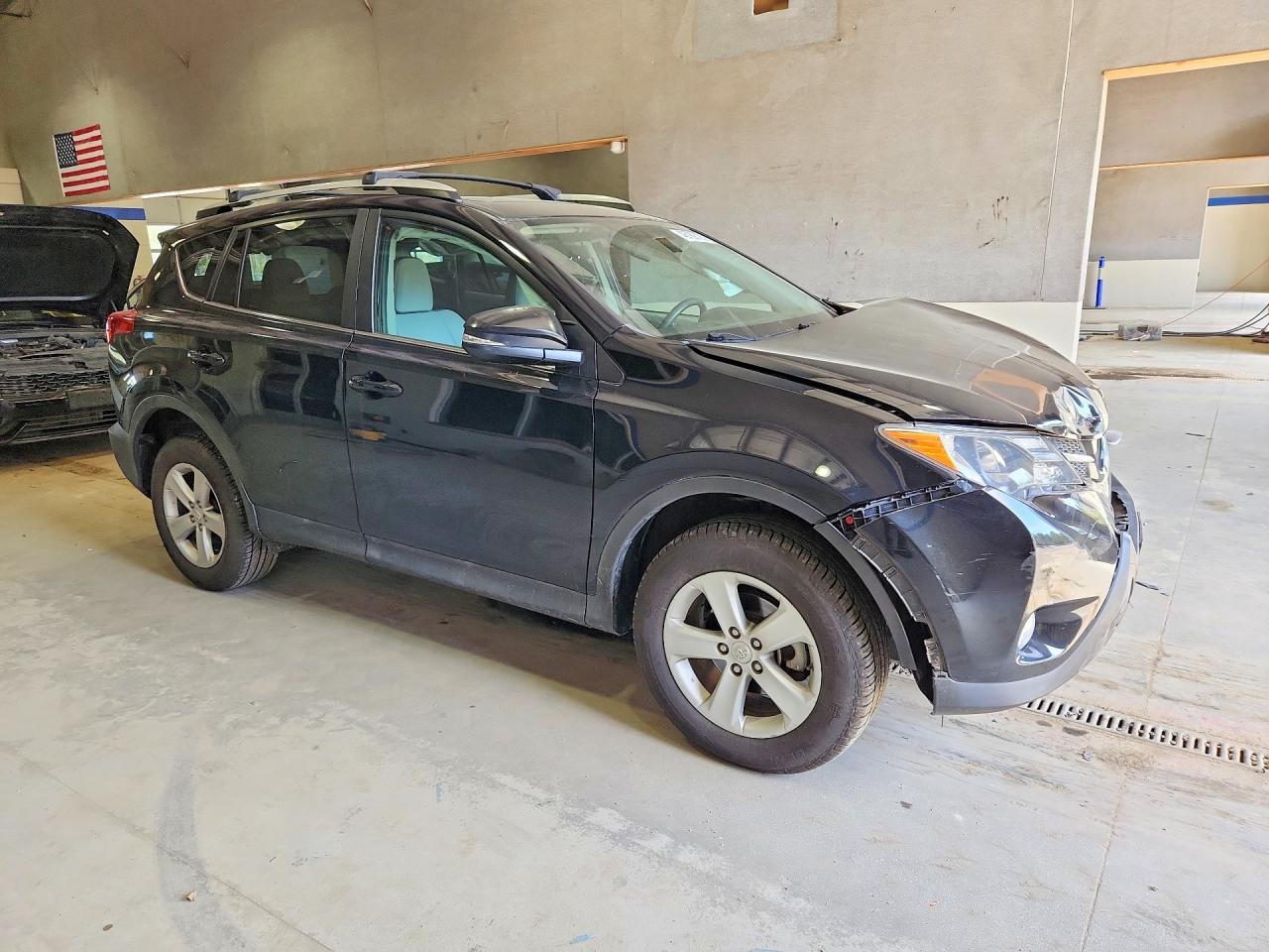 2013 TOYOTA RAV4 XLE photo 7