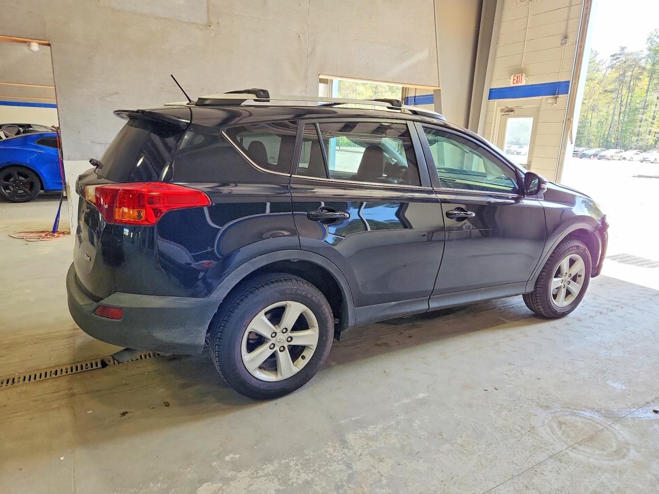 2013 TOYOTA RAV4 XLE photo 5