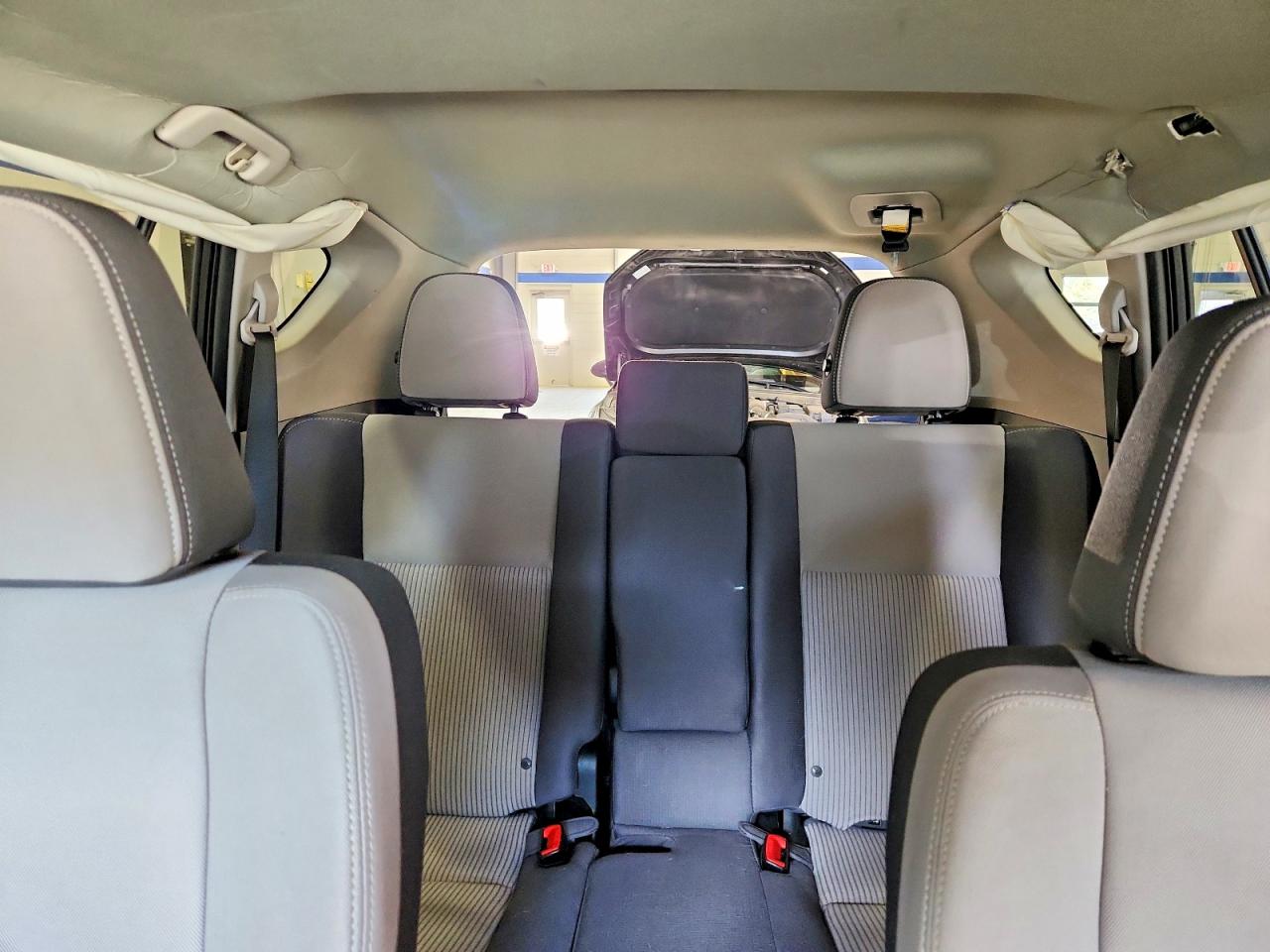 2013 TOYOTA RAV4 XLE photo 19