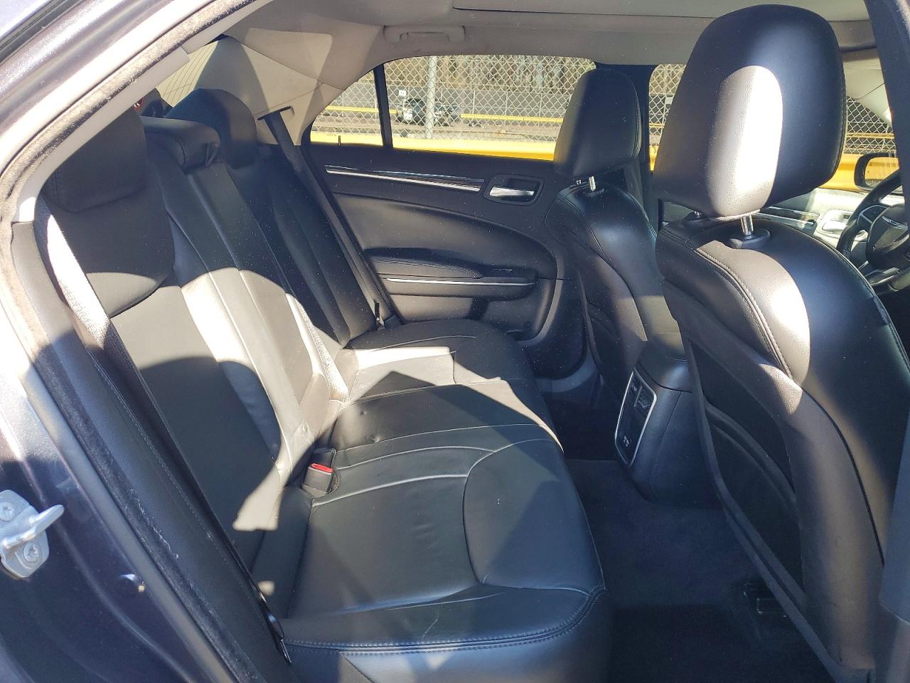 2016 CHRYSLER 300 LIMITED photo 19