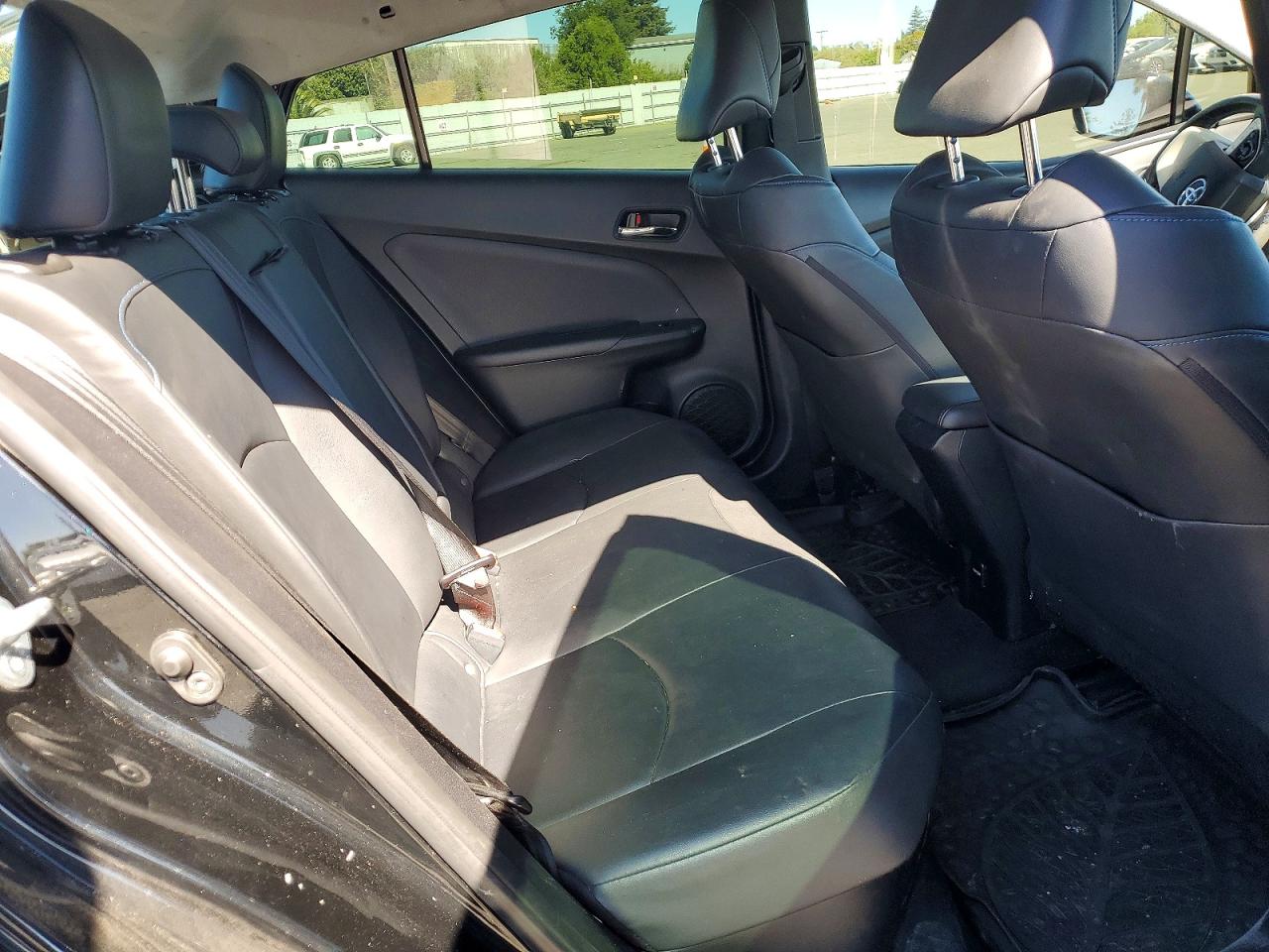 2017 TOYOTA PRIUS THREE TOURING photo 28
