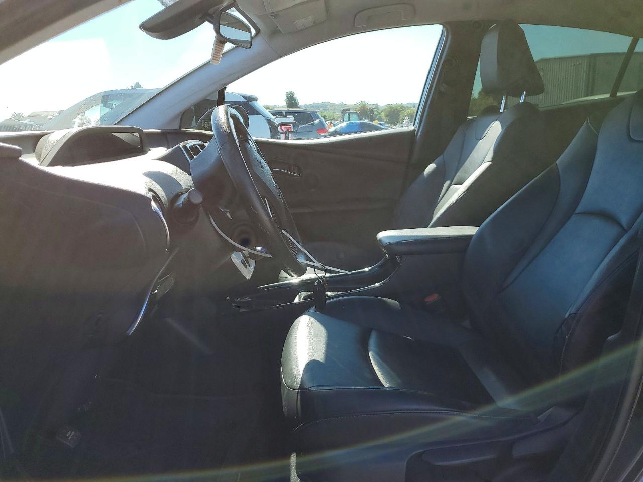 2017 TOYOTA PRIUS THREE TOURING photo 19