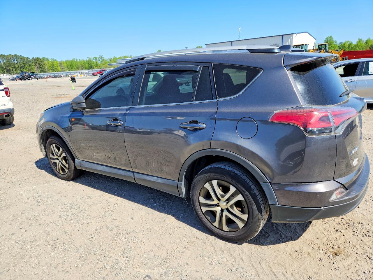 2016 TOYOTA RAV4 LE photo 4