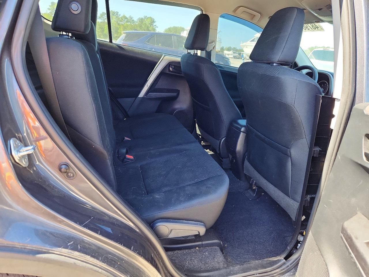 2016 TOYOTA RAV4 LE photo 31