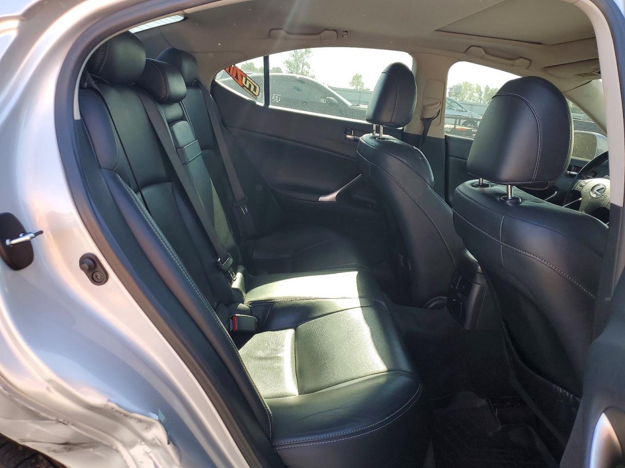 2010 LEXUS IS photo 28