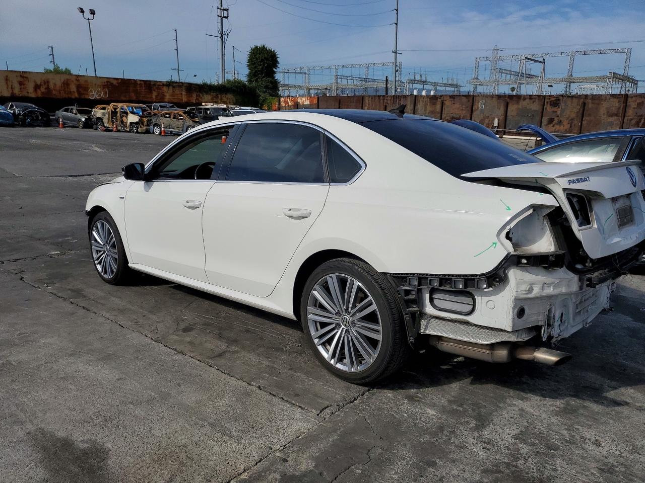 2015 VOLKSWAGEN PASSAT SE photo 3
