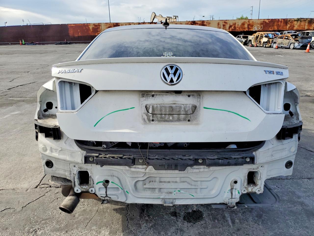 2015 VOLKSWAGEN PASSAT SE photo 11