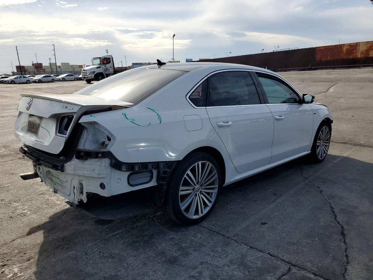 2015 VOLKSWAGEN PASSAT SE photo 5