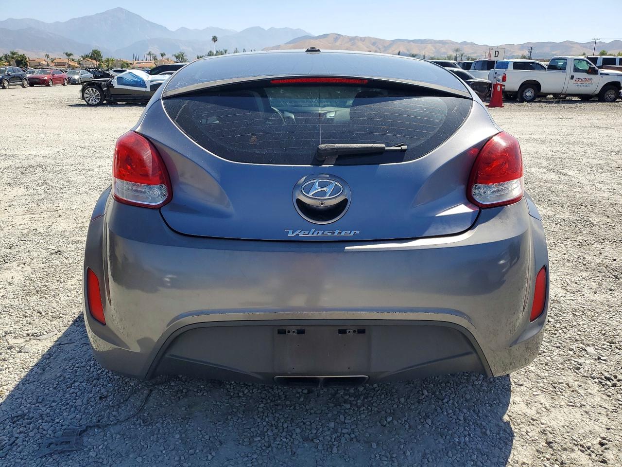 2016 HYUNDAI VELOSTER BASE photo 6